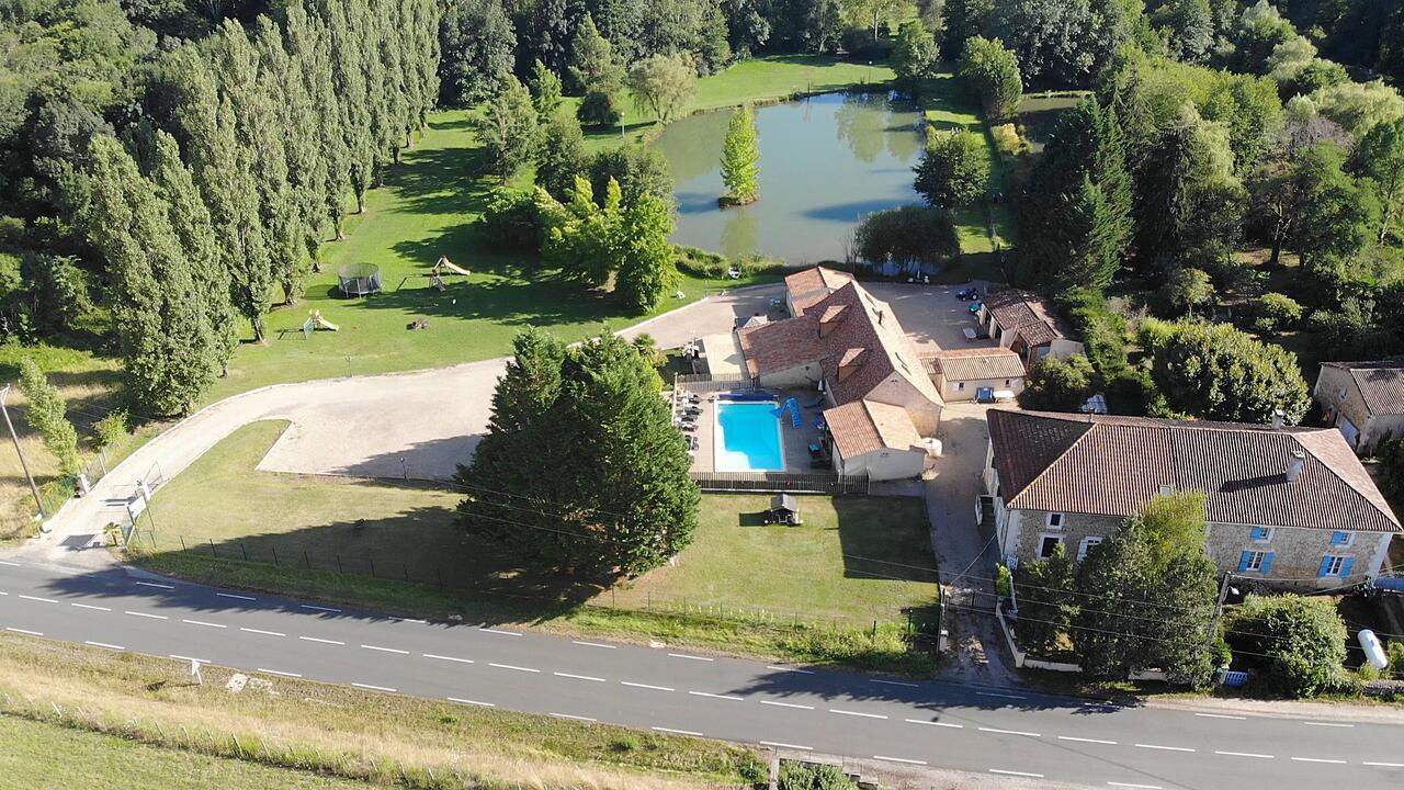 Le Domaine De L'Etang De Sandanet Issac Kültér fotó