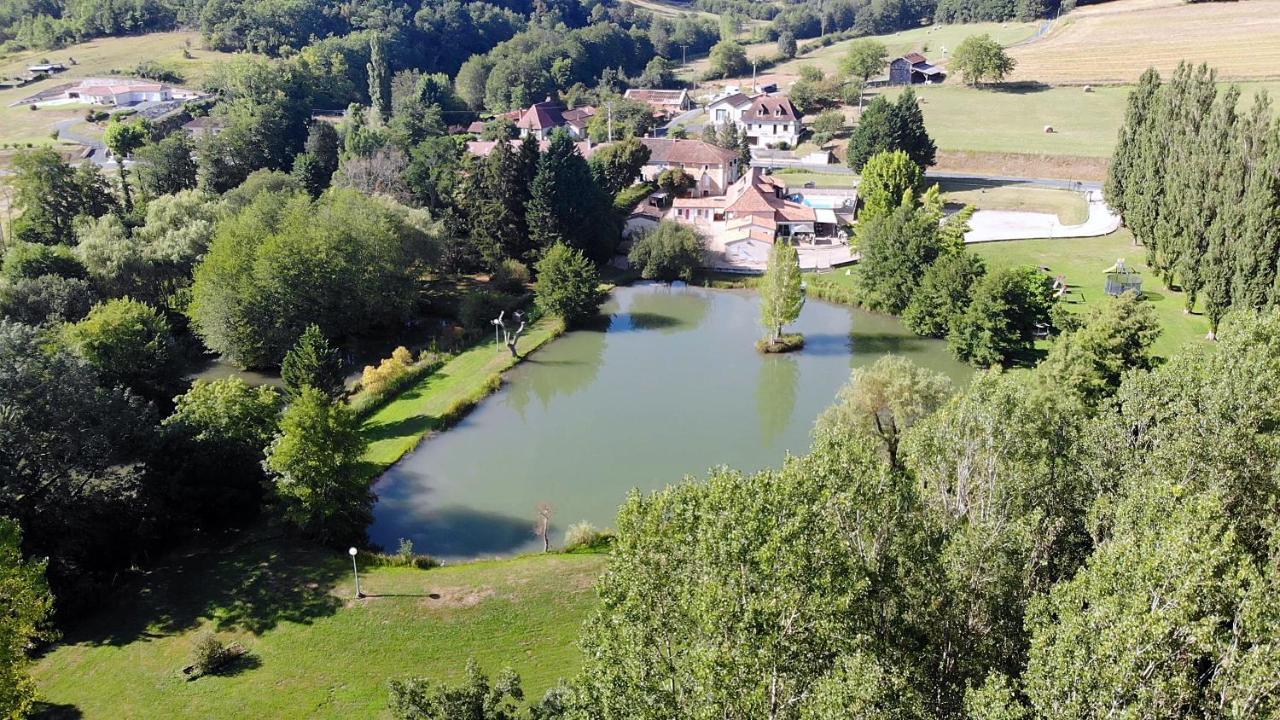 Le Domaine De L'Etang De Sandanet Issac Kültér fotó