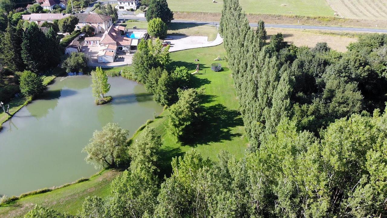 Le Domaine De L'Etang De Sandanet Issac Kültér fotó